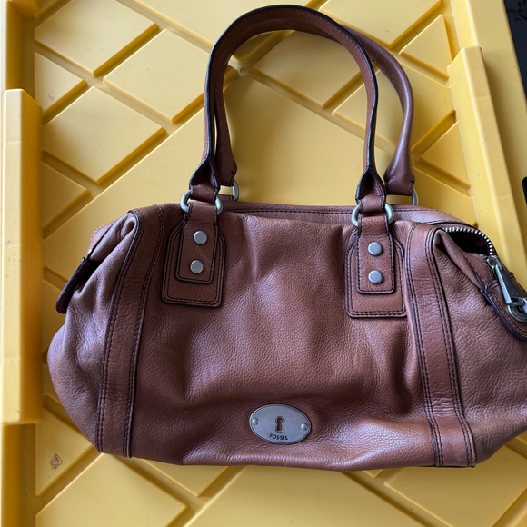 Fossil Brown Leather Shoulder Bag with Timeless Design - Picture 1 of 14